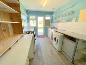 Cedar Avenue- click for photo gallery